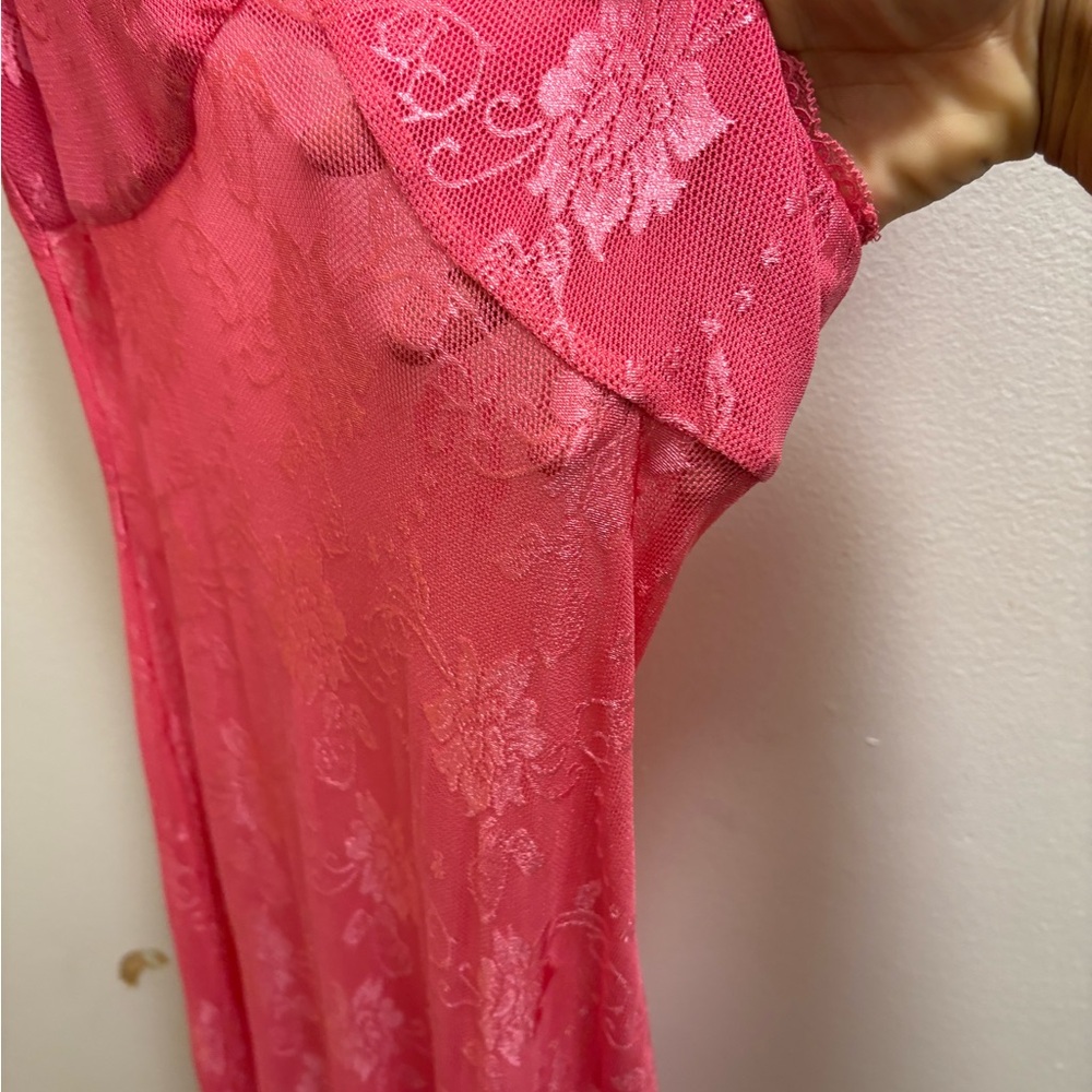 Chic Floral Lace Maxi Dress in Pink